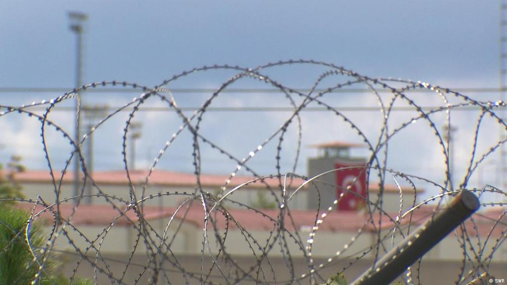 cezaevlerine pandemi tecridi 1 yil 8 aydir acik gorus yok turkiye dw 04 11 2021