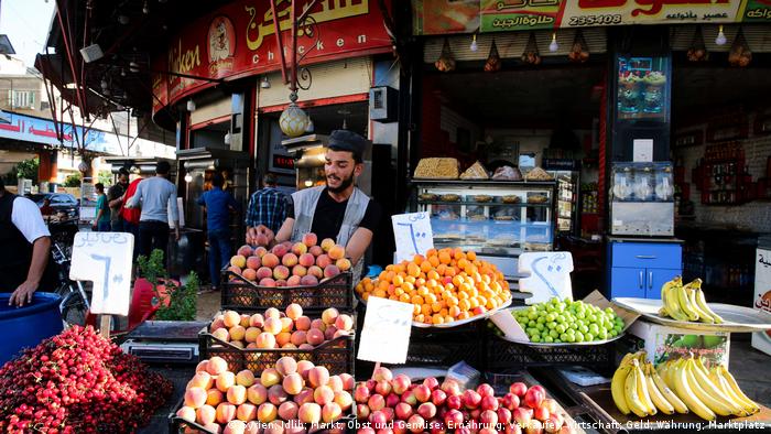 Syrien Idlib | Obst und Gemüse | Markplatz (Syrien; Idlib; Markt; Obst und Gemüse; Ernährung; Verkäufer; Wirtschaft; Geld; Währung; Marktplatz)