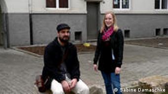 Kulturhauptstadtprojekt 2-3 Straßen Lydia Albers und Ralf Orendi vor ihrem Haus