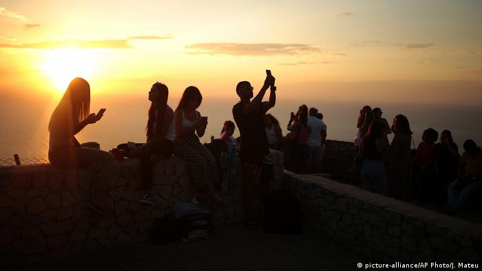 В Испания животът отново тече нормално. С комбинация от прагматични