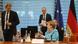 A chanceler federal alemã, Angela Merkel, conversa com Daniel Günther, governador de Schleswig-Holstein A chanceler federal alemã, Angela Merkel, conversa com Daniel Günther, governador de Schleswig-Holstein