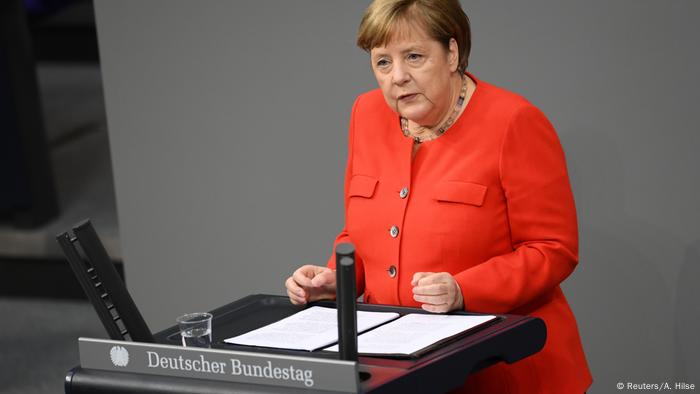 Deutschland | Bundeskanzlerin Angela Merkel hält eine Rede vor dem Bundestag in Berlin
