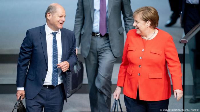 Deutschland Bundestag | Bundeskanzlerin Angela Merkel (CDU) und Olaf Scholz (SPD)