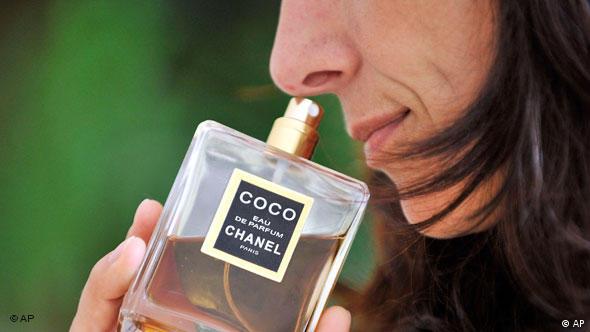 Koncern LVMH specjalizuje sią w pordukcji luksusowych artykułów, w tym perfum
