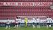 Foto pemain dilapangan dan kursi stadion yang kosong di Mainz, Juni 2020 Foto pemain dilapangan dan kursi stadion yang kosong di Mainz, Juni 2020