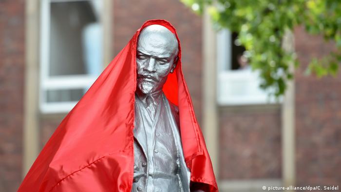The statue of Lenin in Gelsenkirchen is unveiled