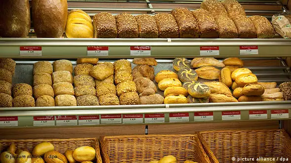 Deutschland Brot Backwaren Backwarenabteilung mit Brot und Brötchen Flash-Galerie