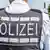 Sırtı dönük bir Alman polis memuru