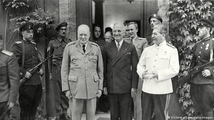 Уинстон Черчилль, Гарри Трумэн, Иосиф Сталин на Потсдамской конференции 