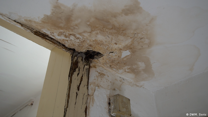 Moho en techo y paredes. Así son las condiciones de vida de los alojamientos comunitarios de los empleados de Tönnies