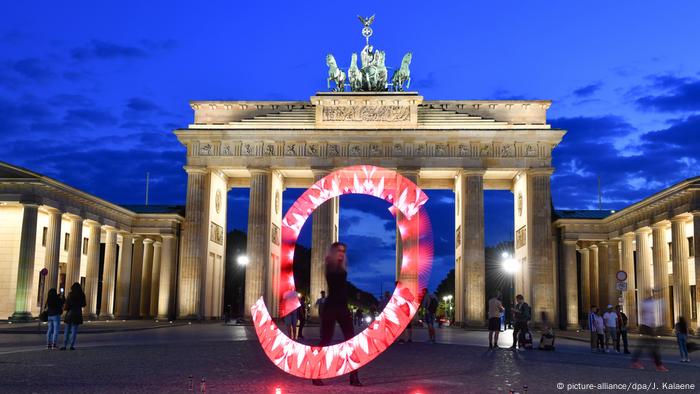 BdT mit Deutschlandsbezug |Aktion «Night of Light» - Berlin (picture-alliance/dpa/J. Kalaene)