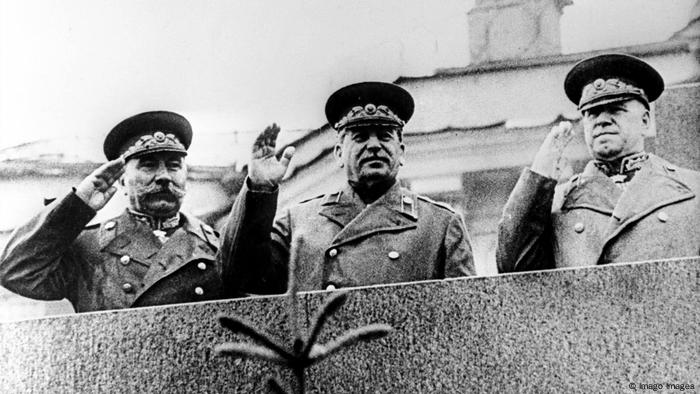 Russland Moskau Siegesparade 1945 Stalin und Schukow (Imago Images)