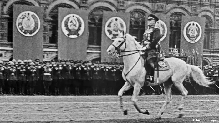 Russland Moskau Siegesparade 1945 Schukow (Imago Images)