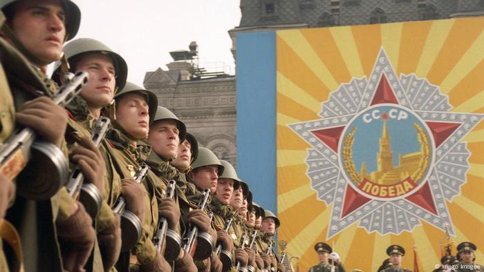 Russland Moskau Siegesparade 1995 (Imago Images)