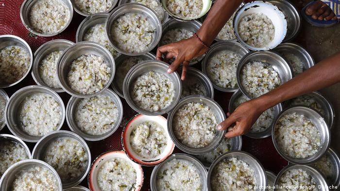 10% от световното население гладува. А Мъск, Безос и Брансън