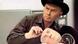 Yul Brynner in einer Filmszene aus dem Film "Westworld", in der er eine elektronische Gesichtsmaske vor sich auf einem Tisch hat und bearbeitet Yul Brynner in einer Filmszene aus dem Film "Westworld", in der er eine elektronische Gesichtsmaske vor sich auf einem Tisch hat und bearbeitet
