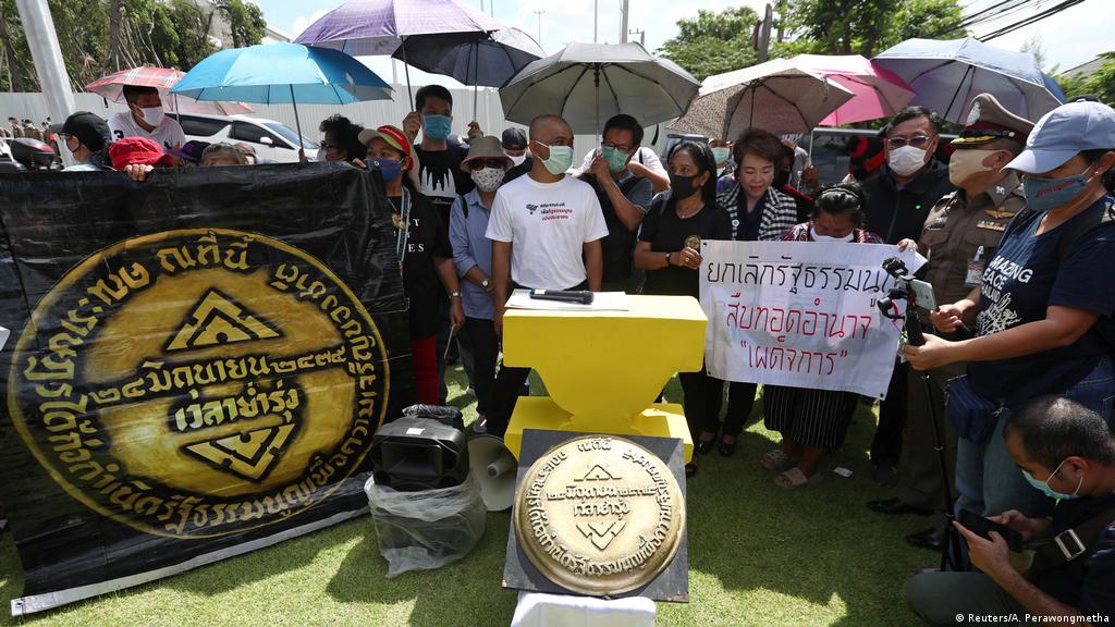 Aktivis Pro Demokrasi Thailand Tandai Hari Jadi Revolusi Siam Dunia Informasi Terkini Dari Berbagai Penjuru Dunia Dw 24 06 2020