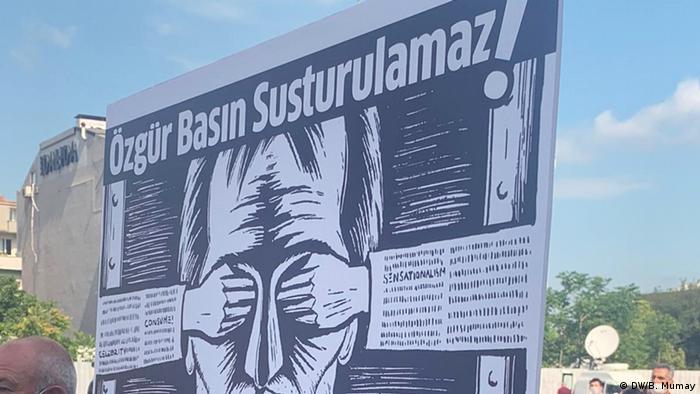 Proteste für Pressefreiteit und gegen Gerichtsverhandlung gegen Journalisten in Istanbul 