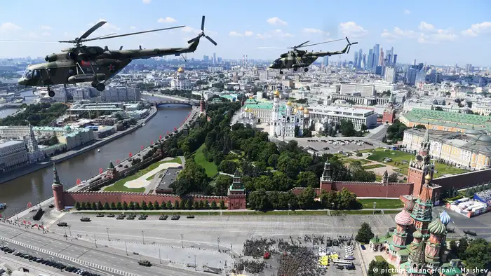 Russland Moskau | Militärparade (picture-alliance/dpa/A. Maishev)