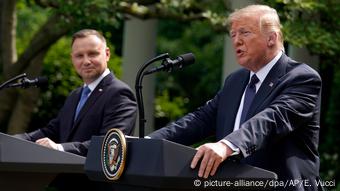 Donald Trump und Andrzej Duda sprechen vor dem Weißen Haus mit der Presse