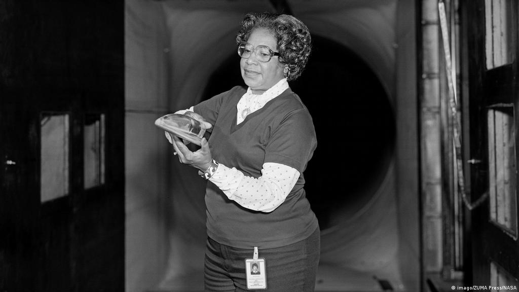 Nasa Ehrt Erste Afro-Amerikanische Ingenieurin | Aktuell Welt | Dw |  25.06.2020