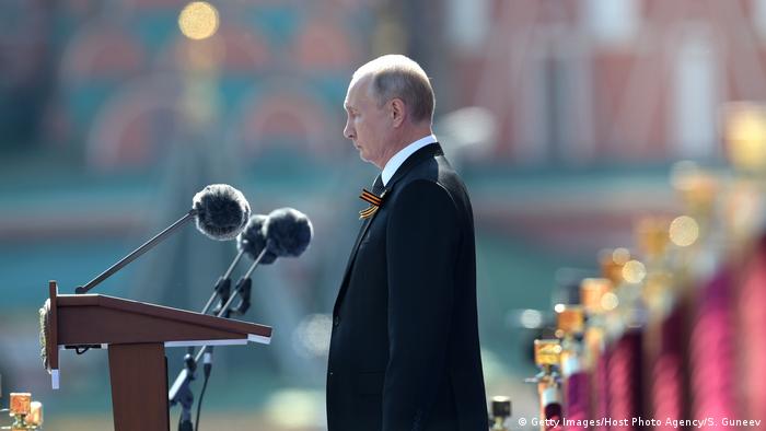Russland Wladimir Putin hält eine Rede auf dem Roten Platz