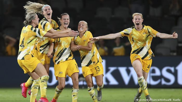 Women's World Cup 2023 Australia and New Zealand win FIFA vote  DW