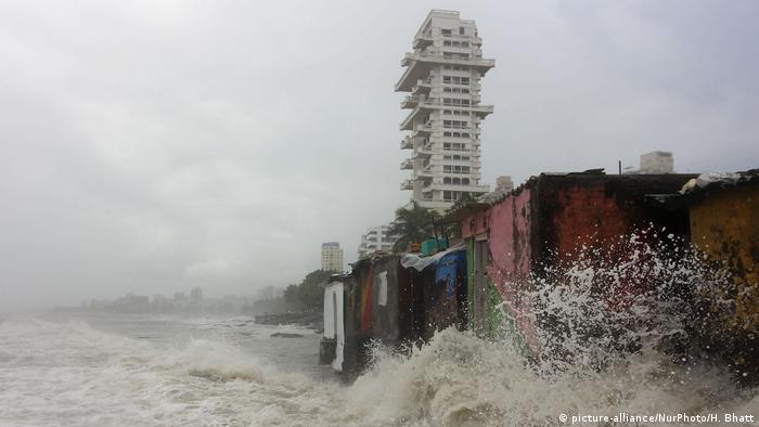 Indien Mumbai Wetter & Monsun (picture-alliance/NurPhoto/H. Bhatt)