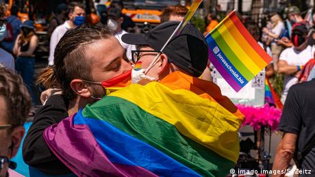 Кой съм аз да съдя Крайно време е да започнем