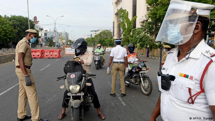 Indien Symbolbild Polizei Kontrolle Lockdown (AFP/A. Sankar)