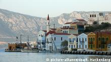Griechenland, Kastellorizo, Blick auf die Moschee und auf das türkische Festland | Verwendung weltweit