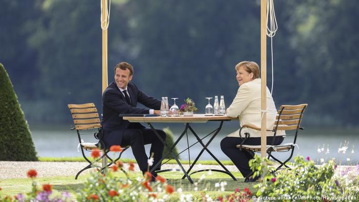 Angela Merkel şi Emmanuel Macron la întâlnirea lor de la Castelul Meseberg (29.06.2020)