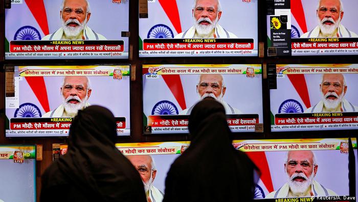 Indien Ahmedabad | Coronavirus | Zuschauer TV-Ansprache Narendra Modi
