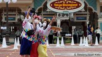 Disneyland вновь открылся в Токио