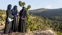 فتح باب التجنيد أمام النساء في السعودية.. ما الذي يخفيه؟