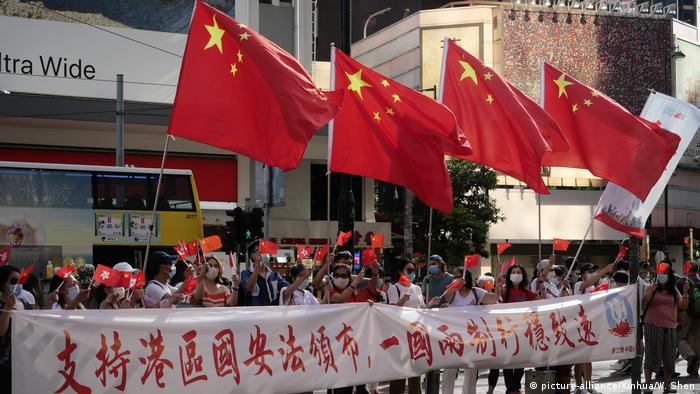 2020年七一期间 香港也举行了支持一国两制和国安法的游行示威活动