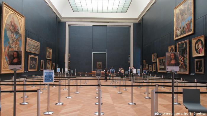 Absperrungen vor der Mona Lisa im Louvre (picture-alliance/dpa/S. Glaubitz)
