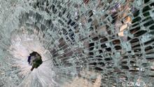 Libanon Selbstmord Alhamra Street Beirut.
Broken window hit by the bullet fired .
Photo: Bassel Aridi / DW am 3.7.2020