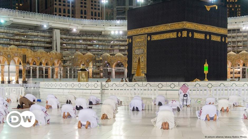 المسجد الذي تحول فيه المسلمون الى استقبال الكعبة المشرفة أثناء الصلاة هو مسجد