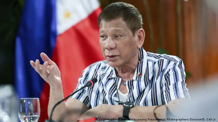 Philippinen Rodrigo Duterte (picture-alliance/AP/Malacanang Presidential Photographers Division/S. Celi Jr.)
