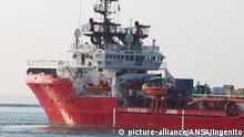 ARCHIV - 16.10.2019, Italien, Tarent: Das Rettungsschiff «Ocean Viking» läuft in den italienischen Hafen Tarent (Taranto) ein. Das Rettungsschiff «Ocean Viking» hat im Mittelmeer 51 Migranten aufgenommen (zu dpa: «Ocean Viking» rettet Migranten vor Libyen) Foto: Ingenito/ANSA/dpa +++ dpa-Bildfunk +++ |