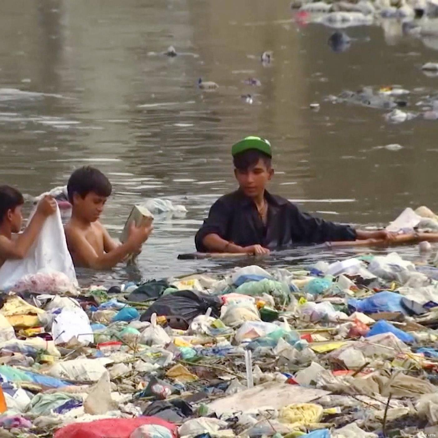Living Planet: Drowning in plastic