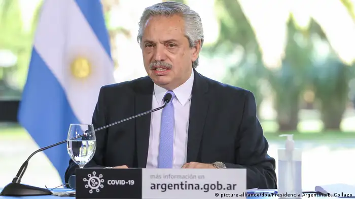 Argentina lleva dos años en recesión con una contracción del PIB de 2,2 % en 2019, y una deuda externa de 323.065 millones de U$S, el 89 % de su PIB. El presidente, Alberto Fernández, anuncia que no solicitará el desembolso del último tramo del préstamo del FMI, que queda así en 44.000 millones de U$S. El FMI pide a los acreedores privados una quita parcial de la deuda, para hacerla sostenible. 