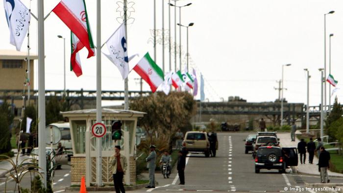 İran'da Natanz nükleer tesislerine giden yol