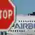 Знак "Стоп" перед аэробусом А380