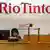 Rezeption des Rio-Tinto-Büros in Shanghai mit Rio- Tinto-Schriftzug im Hintergrund (Foto: AP)