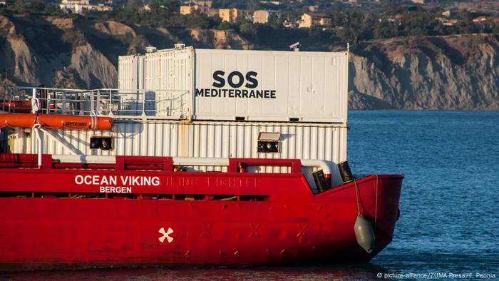 Ocean Viking Nearly 0 Migrants Disembark From Rescue Ship In Italy News Dw 07 07
