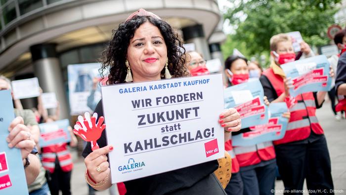 Protests in Hannover by employees of the Galeria Karstadt Kaufhof 