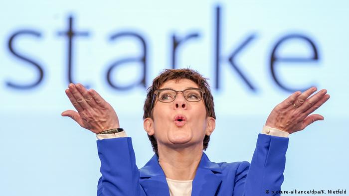 Deutschland Symbolbild CDU-Spitze einigt sich auf Frauenquote | Annegret Kramp-Karrenbauer