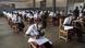 Etudiants durant un examen à Monrovia, au Liberia, en 2013 Etudiants durant un examen à Monrovia, au Liberia, en 2013